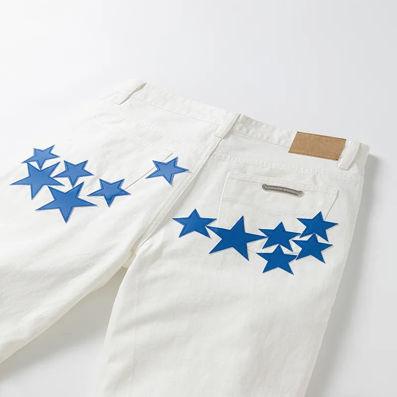 P236 💰 (Top version) chrome hearts ss25 new Fontainebleau limited star 💫 patchwork leather jeans. Styles with different washed textures, very friendly to people with thin legs and thick legs. The slightly flared version is very flattering to the leg shape. Moderate length that never goes out of style, easy and casual to match, basic styling for various styles, a must-have in the wardrobe! The fabric is stiff but also makes the upper body soft without losing texture. The washing process is even more perfect. It is a must-have item for everyone! ! !   Color: white Size: 28-30-32-34-36 30 32 34 36 Waist circumference 80 85 90 95 Sitting circumference 105 110 115 120 Feet 46 47 48 49 External length 102 103 104 105